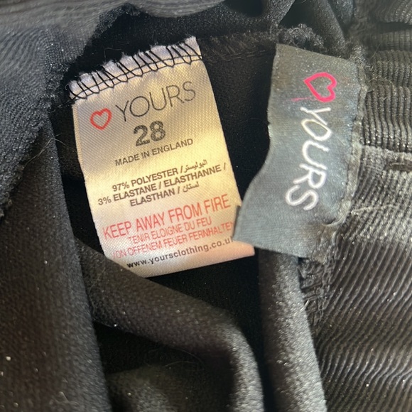 Yours Clothing Petite Woman’s ribbed pull on elastic waist pants. - Picture 6 of 6